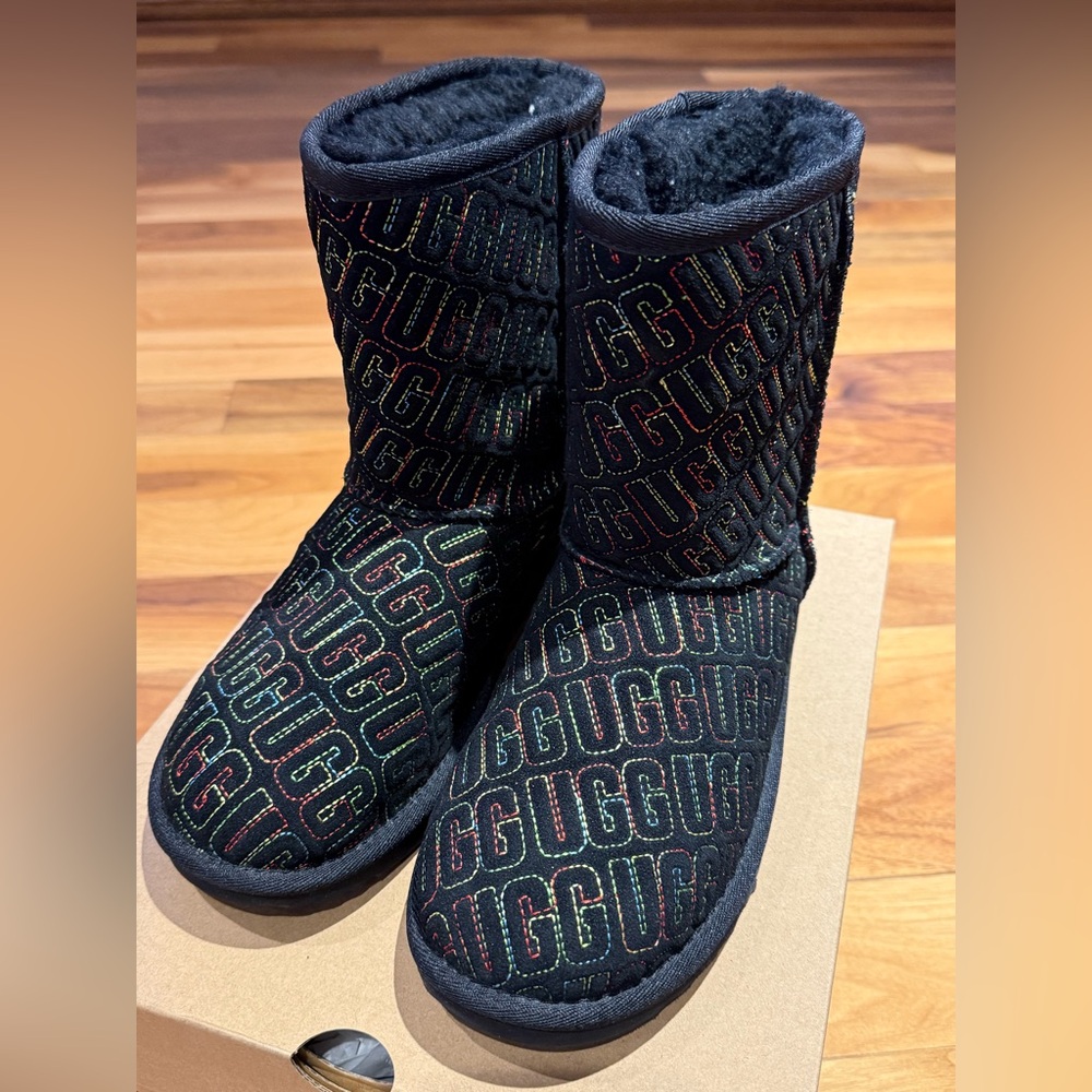 UGG Australia Classic II Graphic Stitch Short Boot Kids